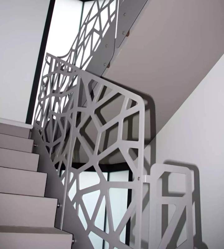 Peinture rampe d'escalier Bobigny